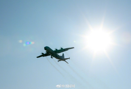 战机与霞光同框硬核大片