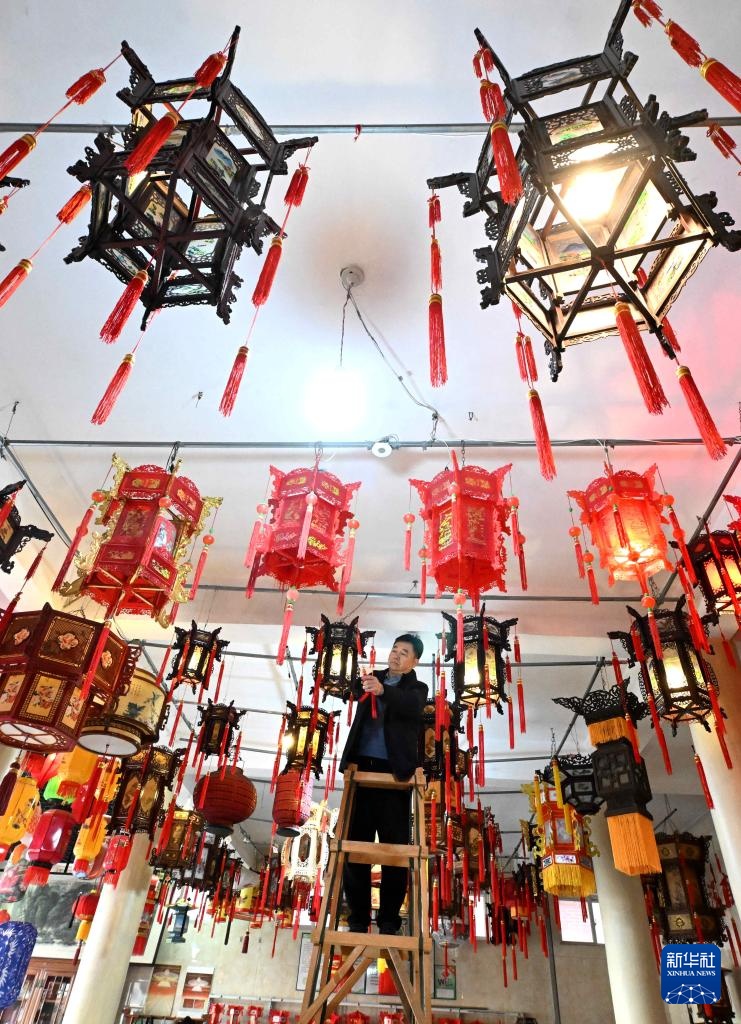 河北石家庄:赶制宫灯迎佳节 河北石家庄:赶制宫灯迎佳节