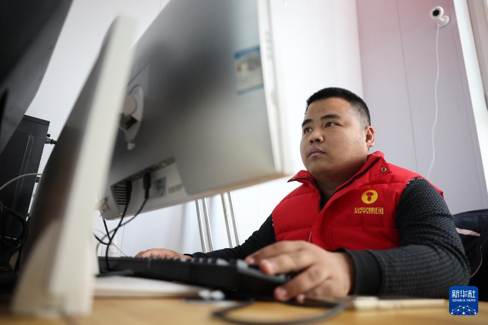 甘肃首批残疾人AI训练师持证就业