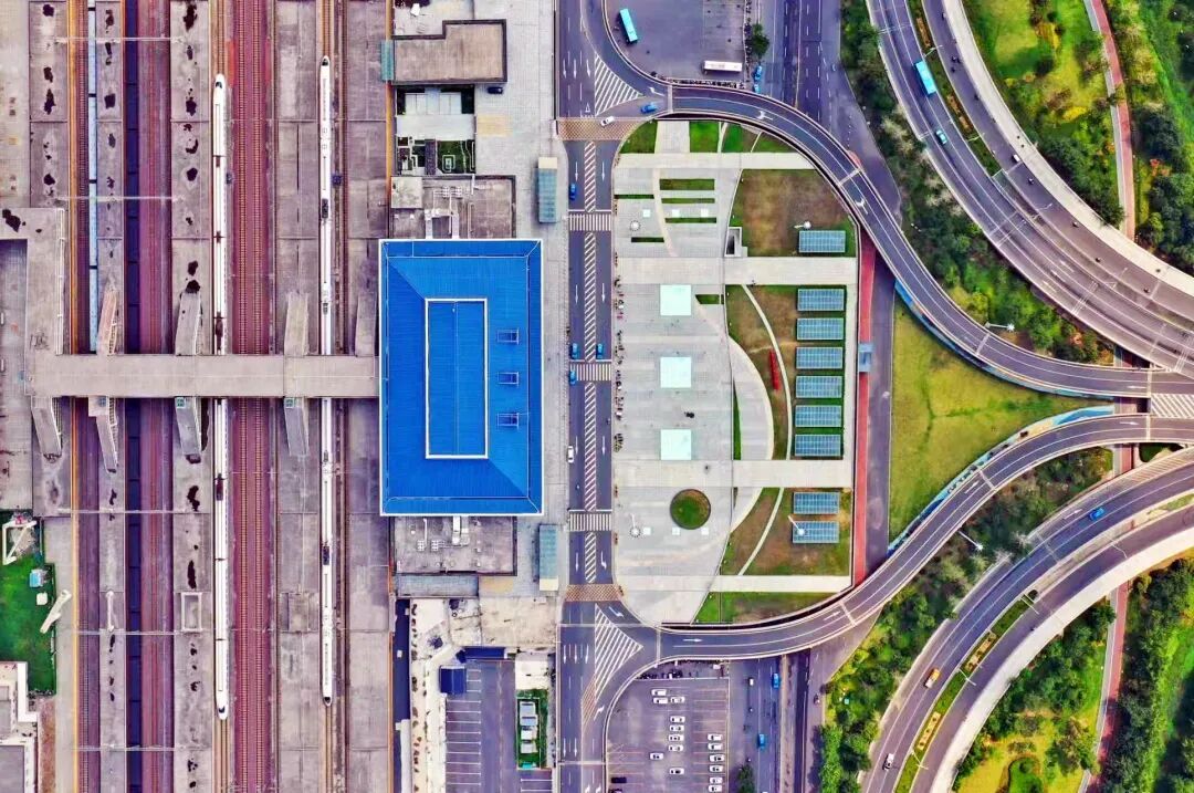 安检屏幕上闪过好多“长棍”！网友：是法棍吗？