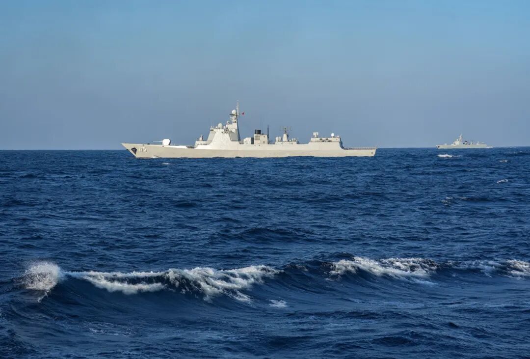 万吨大驱最新画面！这次看着不小吧