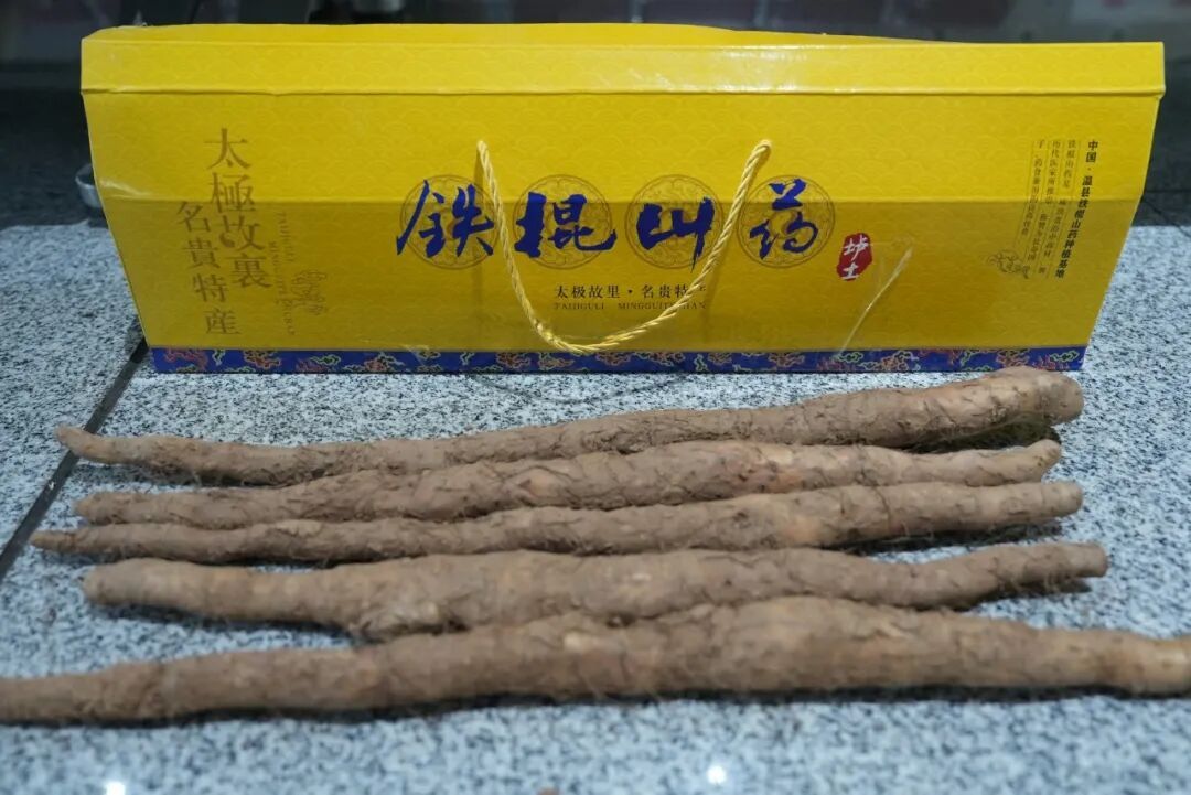 安检屏幕上闪过好多“长棍”！网友：是法棍吗？