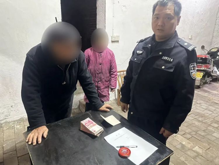 曾大爷识破骗局，黄某、廖某当场被抓！