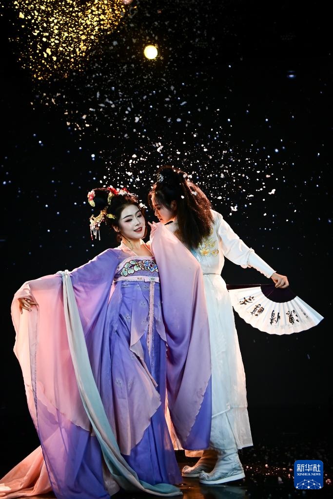 “团播”火了！她们在直播间演绎千年古韵