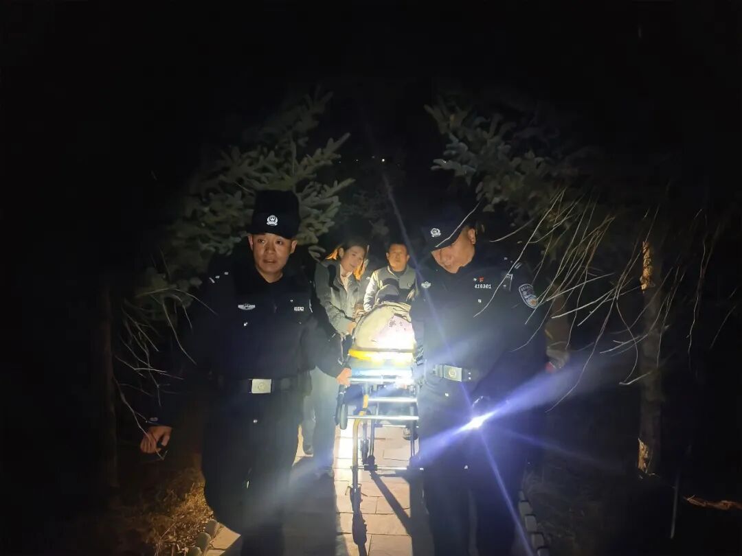 “多亏了那个会飞的‘眼睛’”！警用无人机1个多小时找回大山里走失的老人