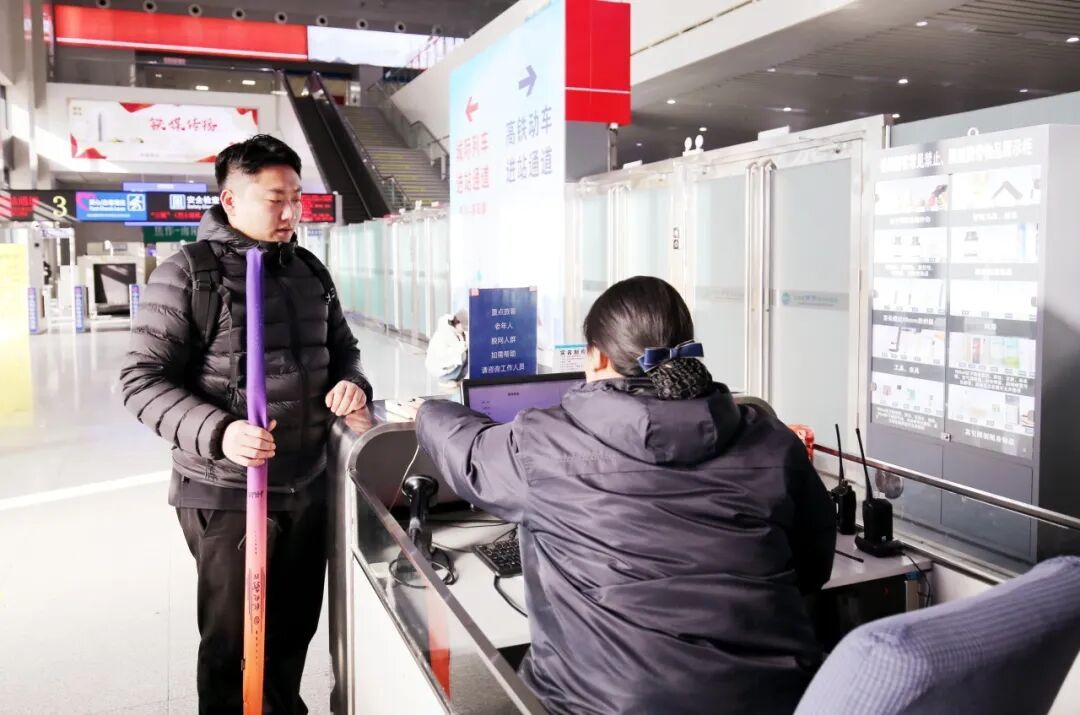 安检屏幕上闪过好多“长棍”！你猜是啥？