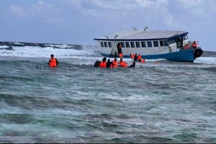 马尔代夫渡轮故障全船乘客跳海求生 亲历中国旅客：行李至今下落不明