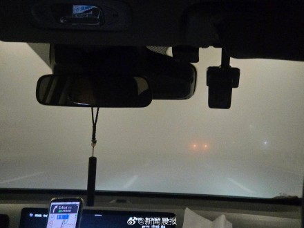 重度污染！路都看不见了，今晨上海大雾，网友吐槽：“一觉醒来，重生在寂静岭”