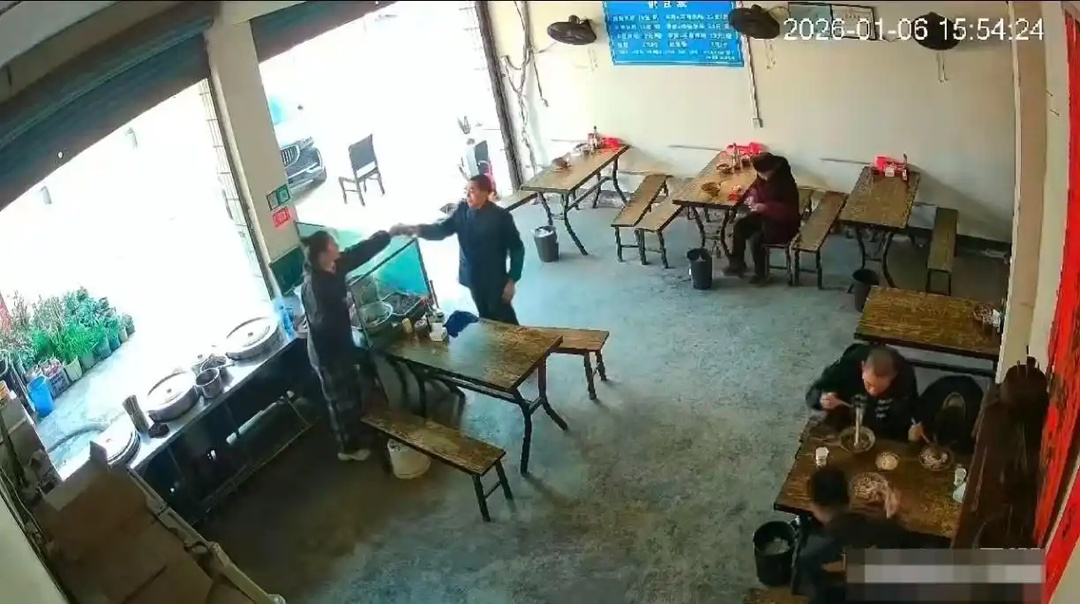 百岁老人生前最后一碗粉，是陌生人请的，家属全网寻人致谢！