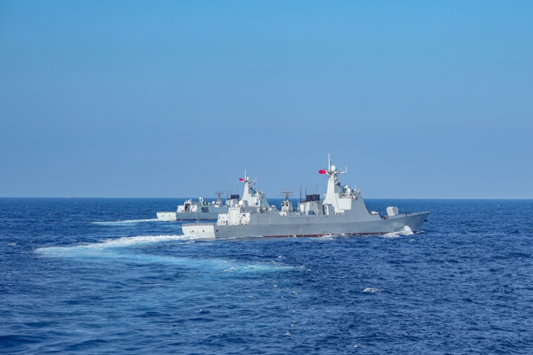 万吨大驱最新画面！这次看着不小吧