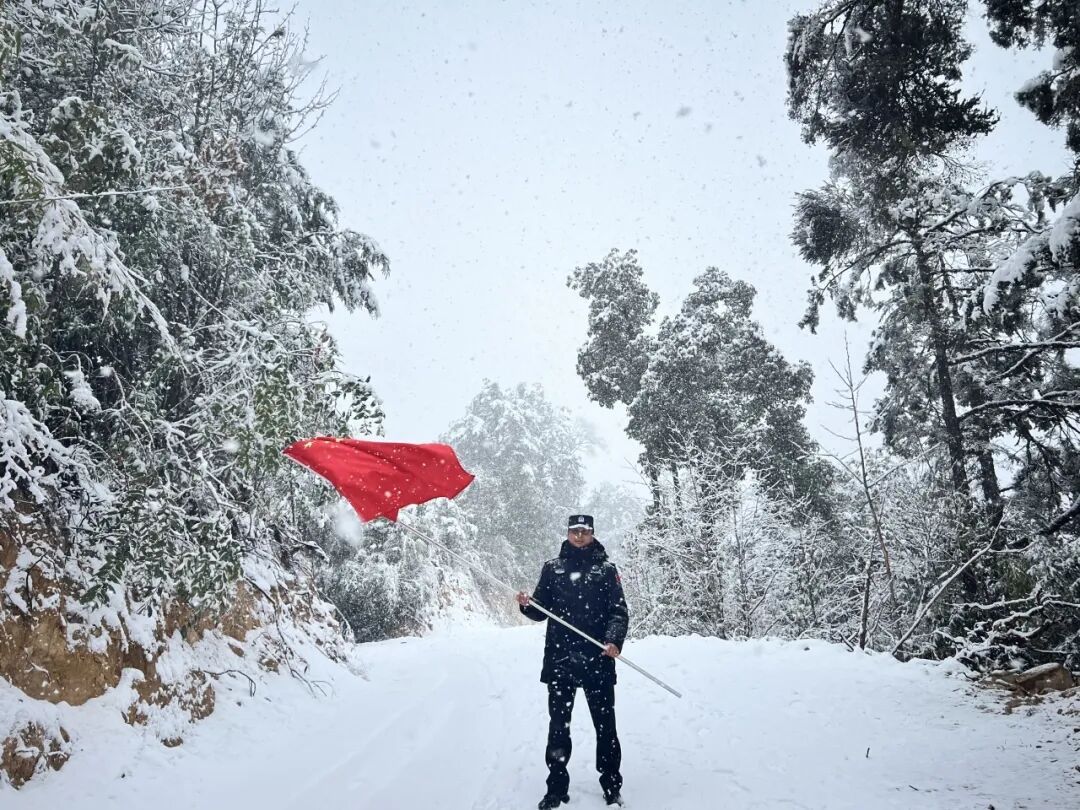 糟了！他把给老婆的消息，发到工作群，结果……