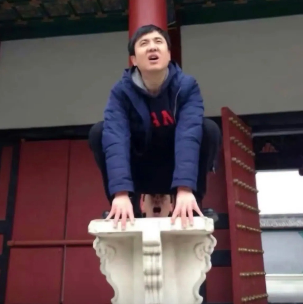 演员沈腾大量早期照片曝光，腾讯QQ回应：并非QQ空间被盗，是“来时路都被翻出来了”