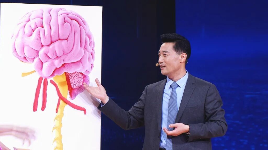 手指出现3个异常，说明脑梗离你很近，别错过抢救时间