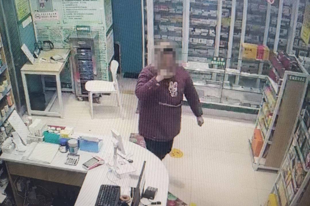 用捡到的医保卡买药 民警直接找到了他