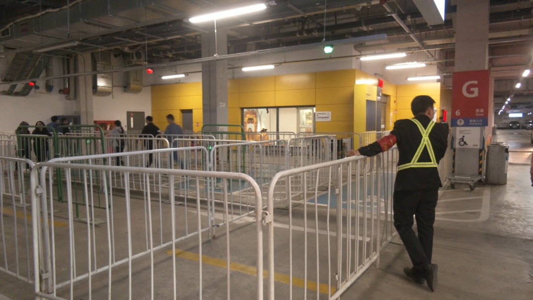 广州番禺宜家结业清货首日，门口大排长龙！记者现场直击→