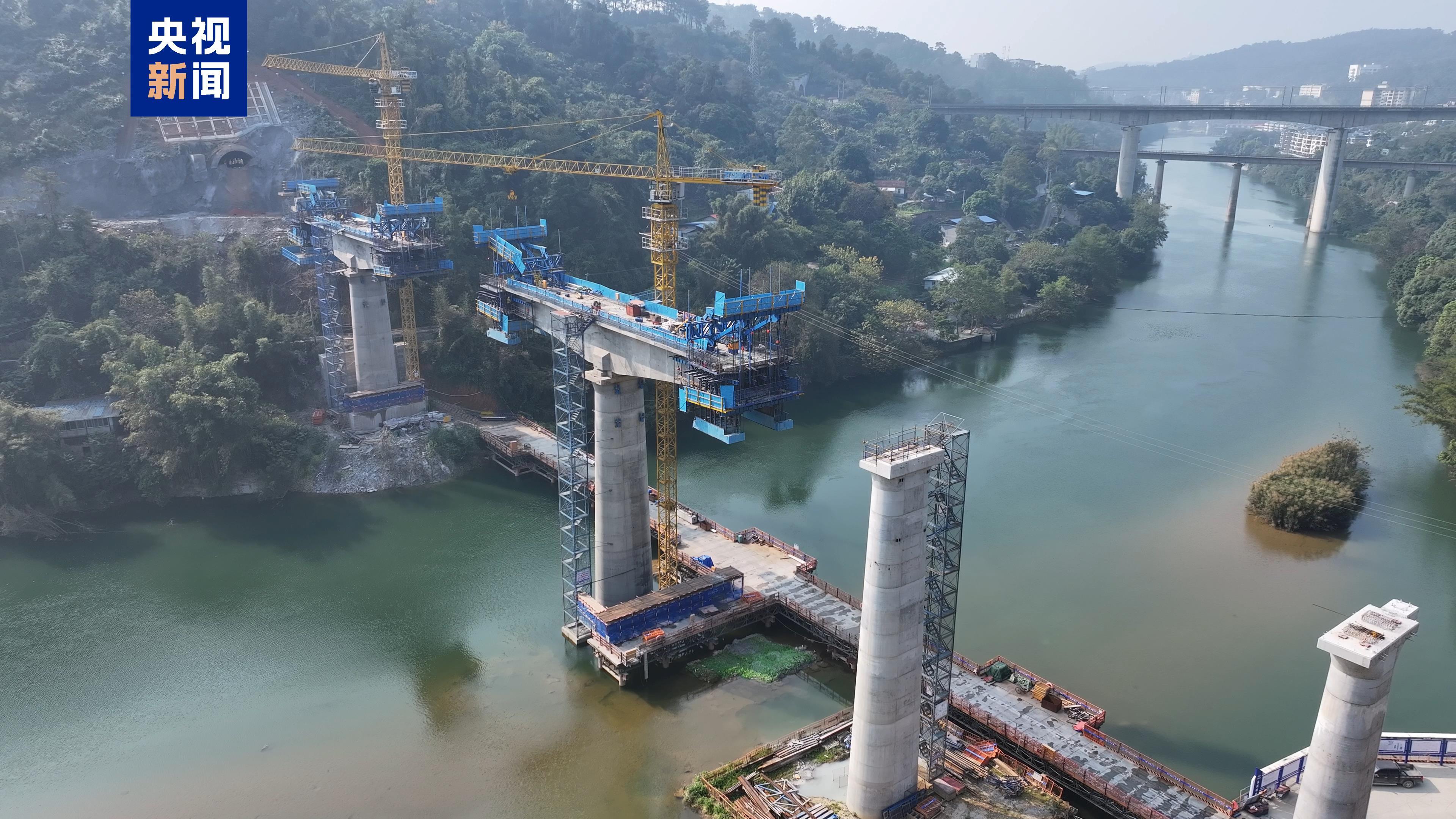 黄百铁路首座超千米隧道顺利贯通