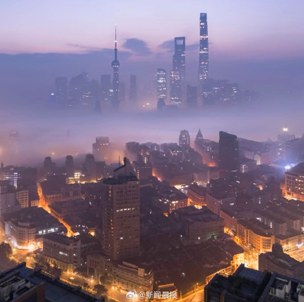 重度污染！路都看不见了，今晨上海大雾，网友吐槽：“一觉醒来，重生在寂静岭”