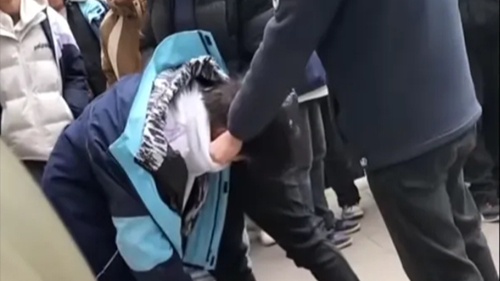 “强制剪发”，映照一所学校的教育品格