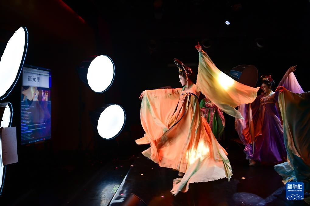 “团播”火了！她们在直播间演绎千年古韵