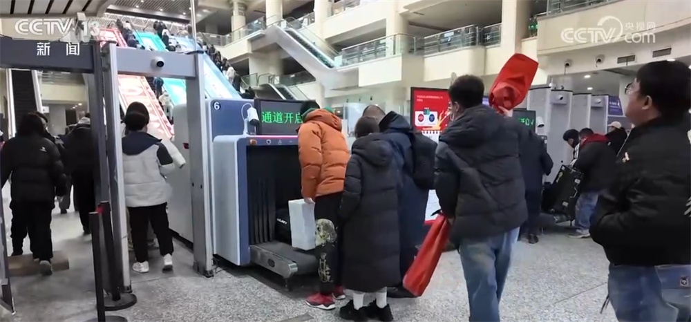 各地以冰雪为“媒”撬动“冷资源”转化为“热经济” 点燃冬日消费热潮