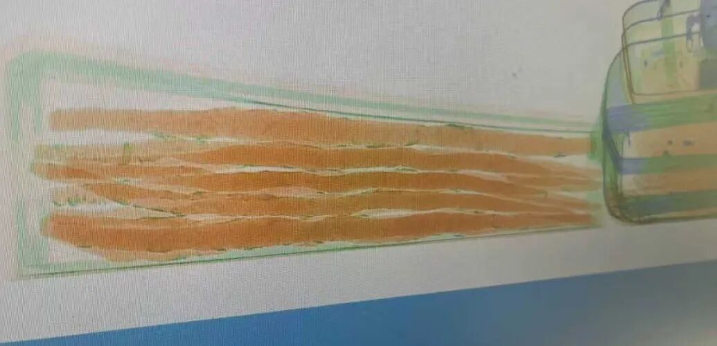 安检屏幕上闪过好多“长棍”！你猜是啥？