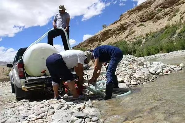 海拔5126米，他们把自己“钉”在空气最稀薄的地方