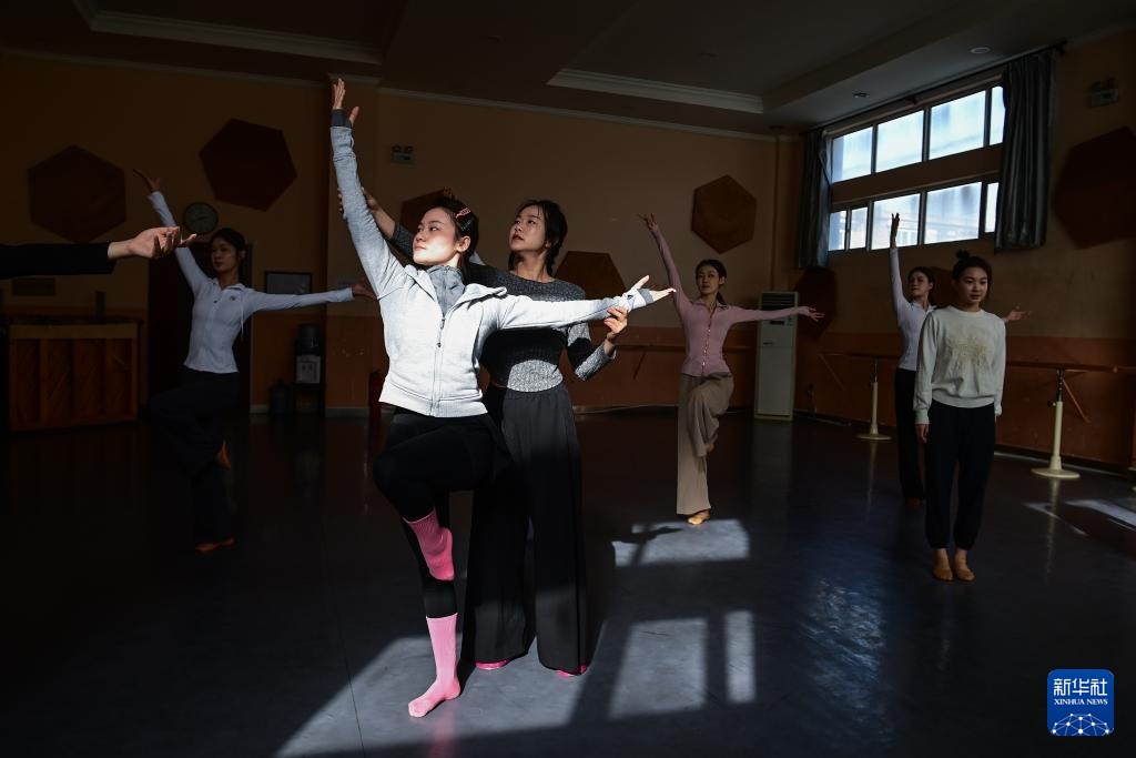 “团播”火了！她们在直播间演绎千年古韵