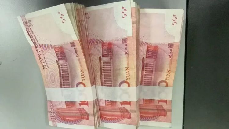 曾大爷识破骗局，黄某、廖某当场被抓！