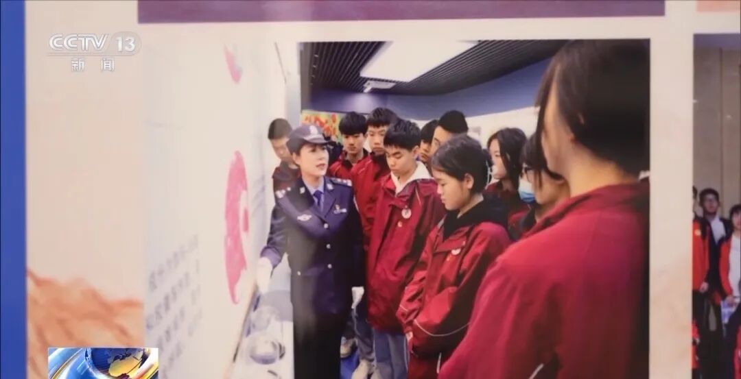 女警徒手夺刀，脸上缝30多针：“后怕但不后悔”