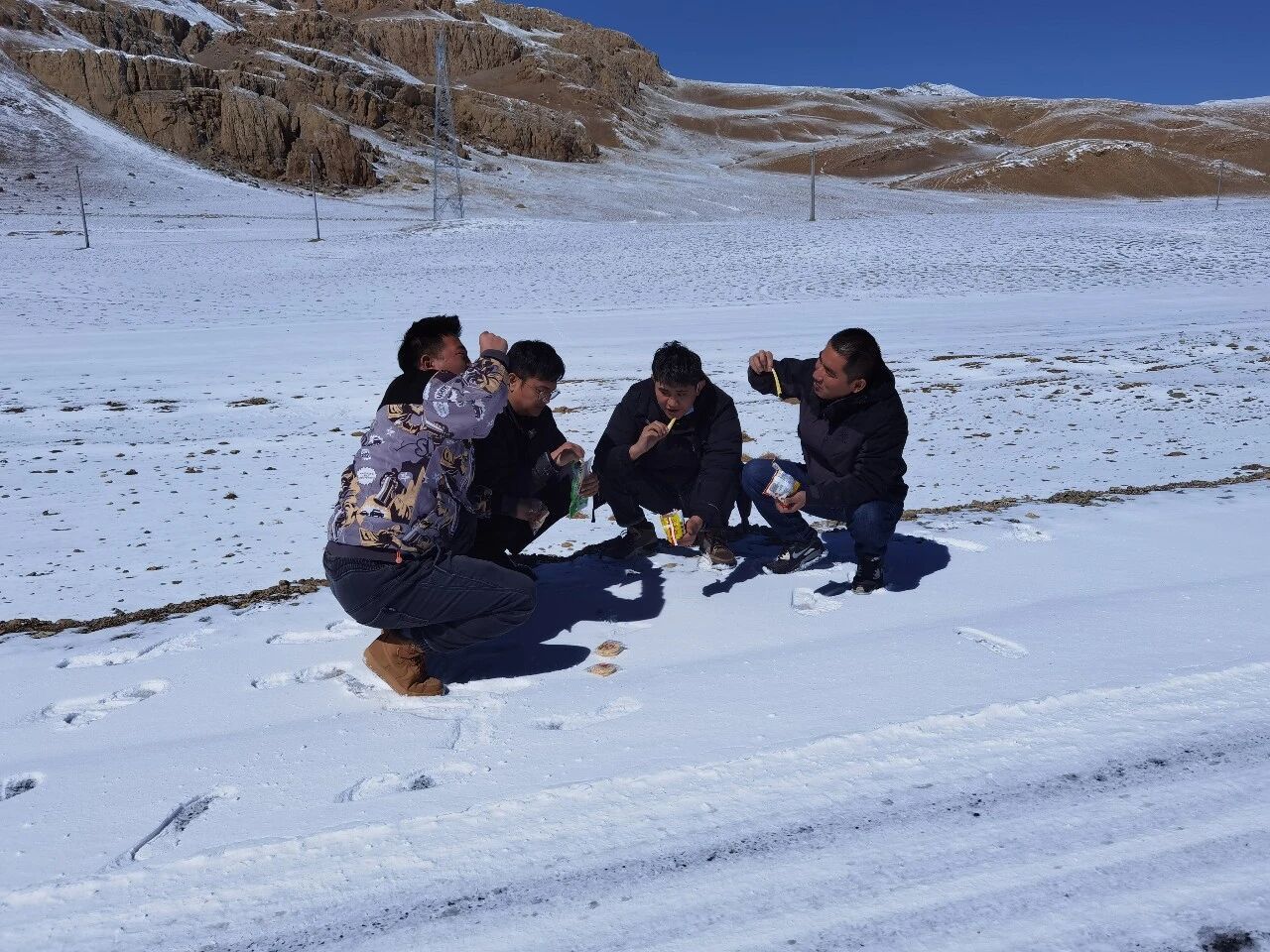 海拔5126米，他们把自己“钉”在空气最稀薄的地方