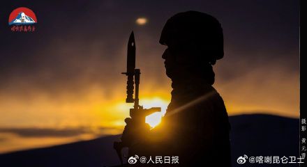 转存！边防战士逆光大片