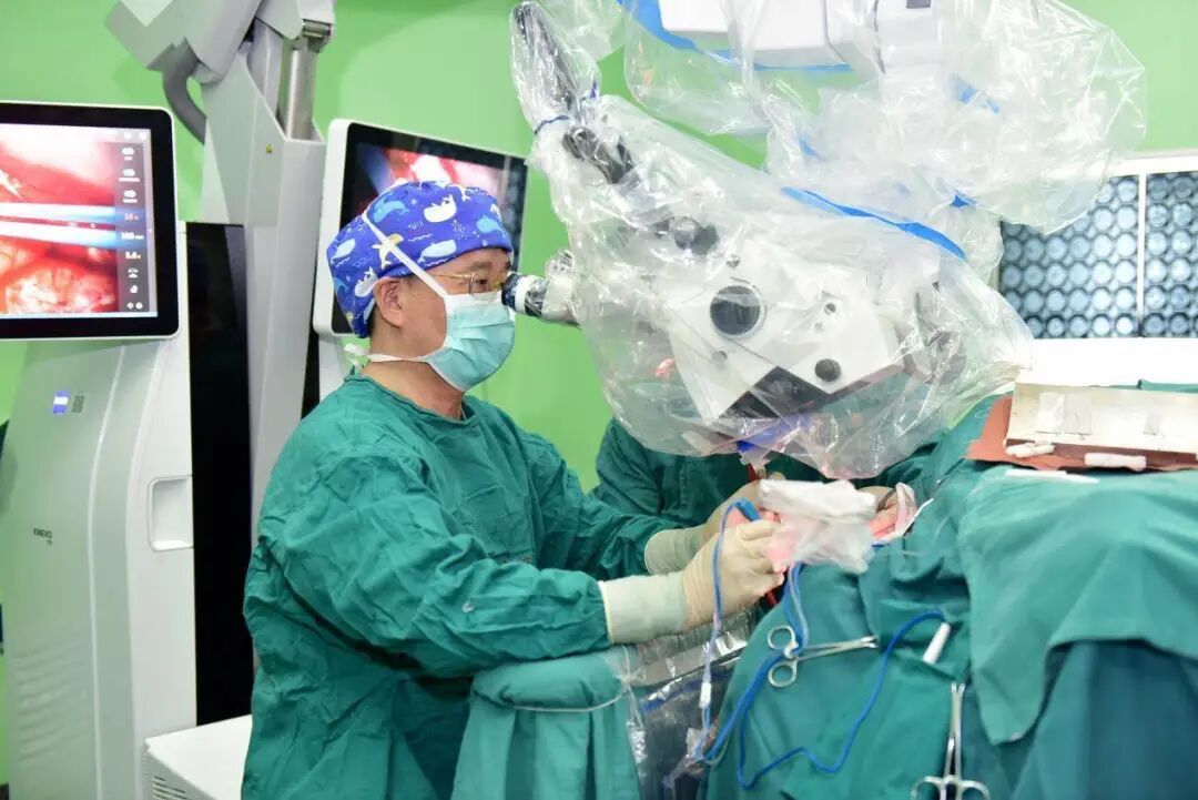 怀孕时抽搐幻听，女子脑中被揪出一条活虫！医生提醒