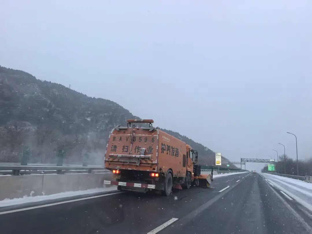 北京多区发布暴雪预警，市交通部门全力做好降雪天气交通保障