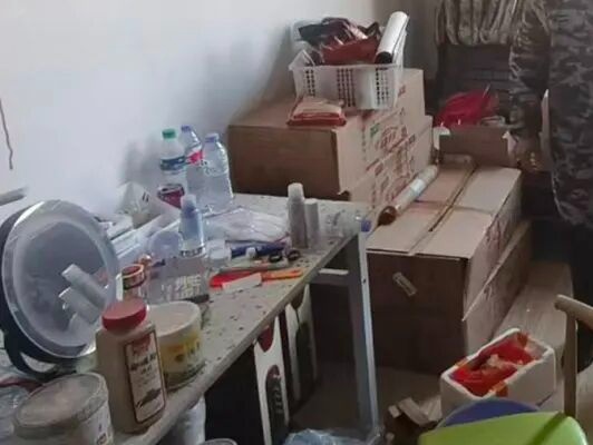 非法储存烟花爆竹，店主王某、吴某被查处！