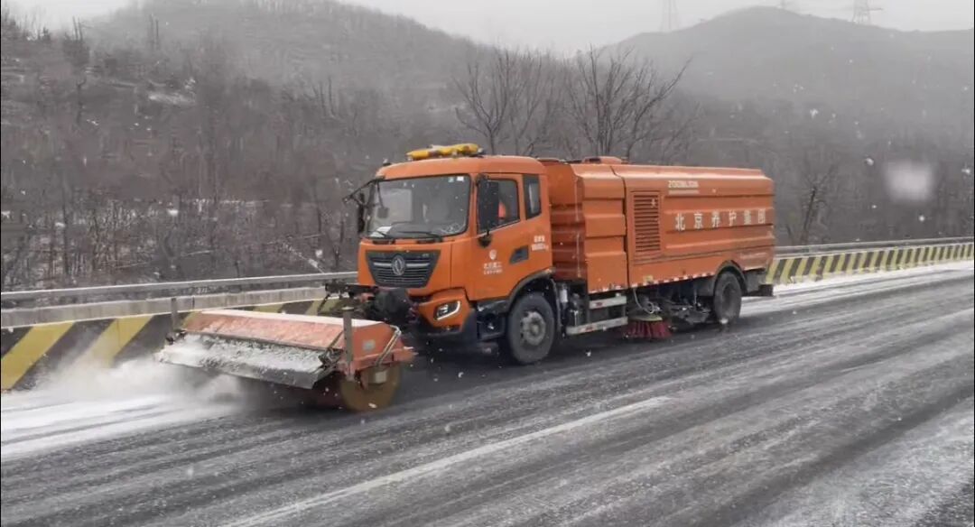 北京多区发布暴雪预警，市交通部门全力做好降雪天气交通保障
