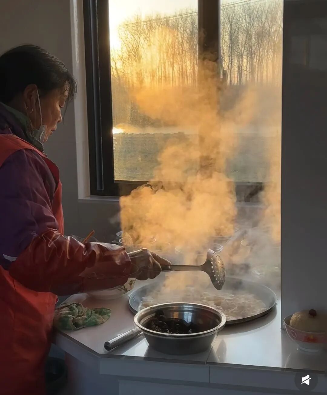 “妈！我想回家，吃你做的饭！”