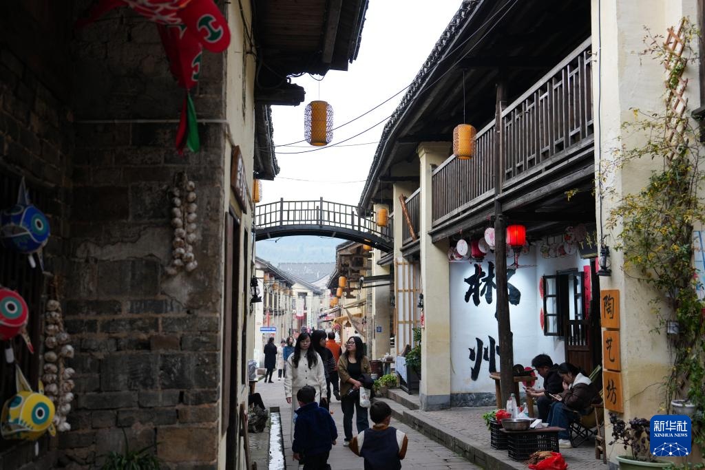 老屋展新颜 旧里迎新篇