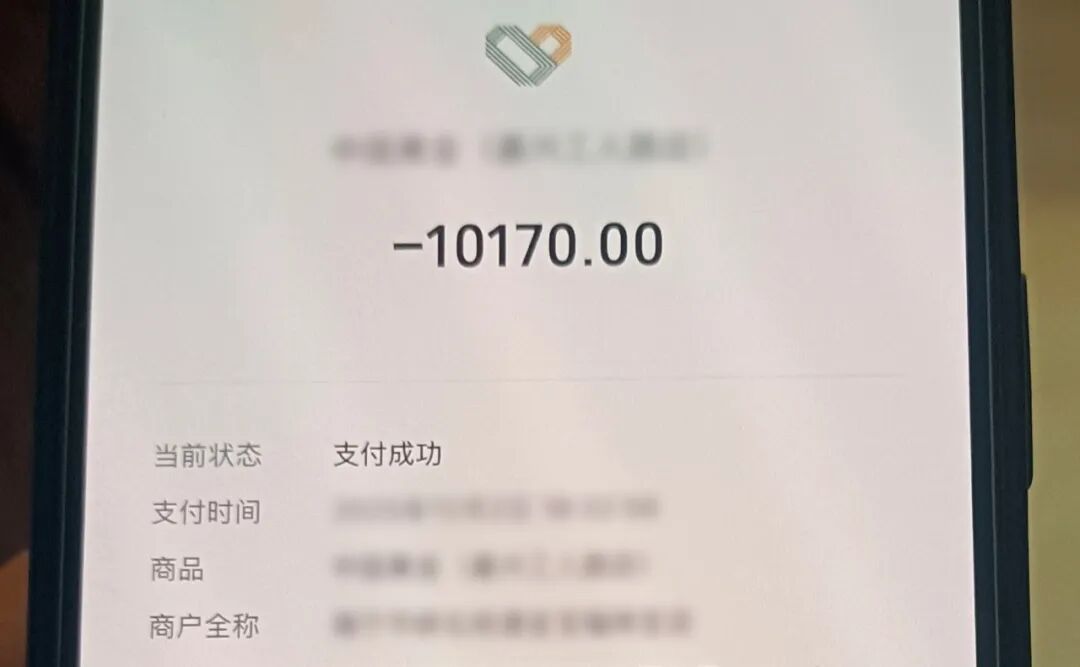 女友的金吊坠不见了，男子为自证清白选择报警，警方：刑拘！