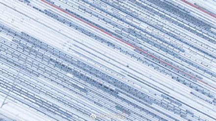 雪国列车航拍大片