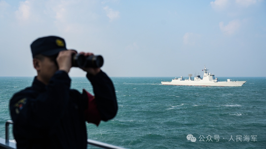 来！看舰艇编队亮“剑”