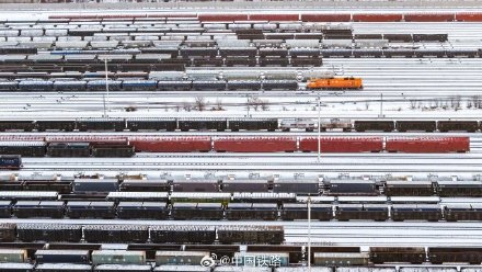 雪国列车航拍大片