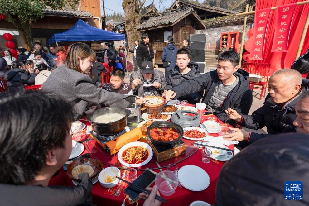 四川雅安：传统民俗迎新年