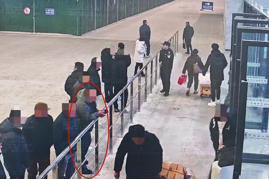 事发上海一火车站！长期贴近跟随、挥手揽客，3名“黑车”司机凌晨被抓