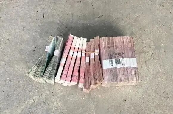 昆明警方通报：当场抓获两名“取款专员”