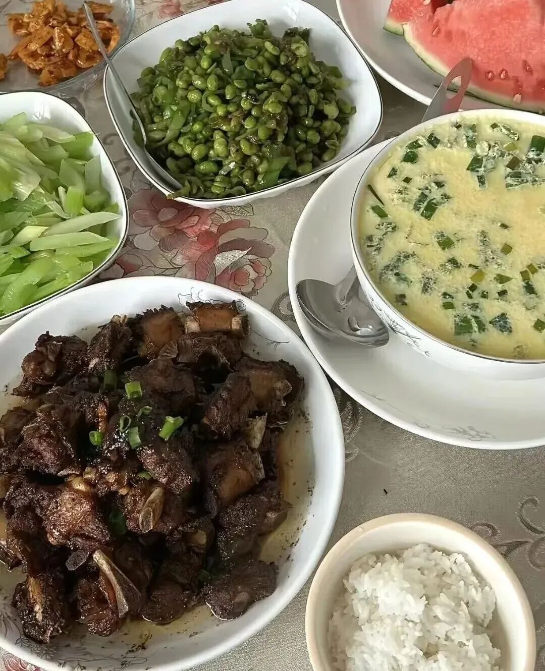 “妈！我想回家，吃你做的饭！”