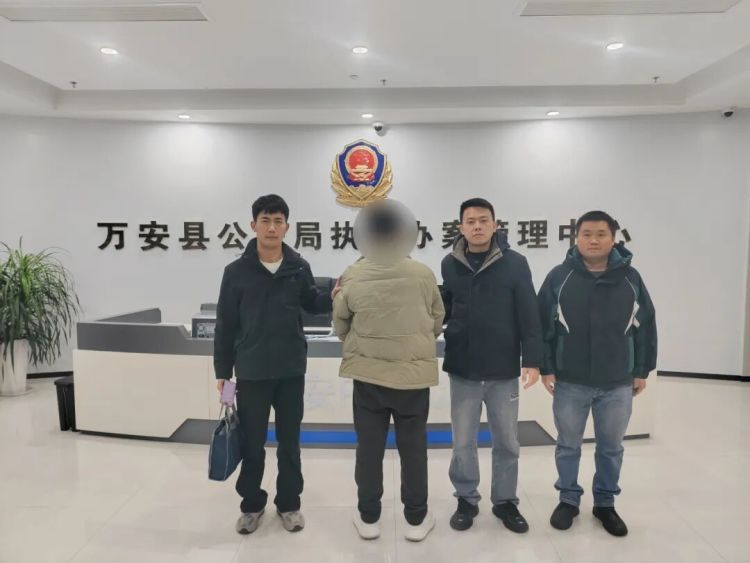 一人饰四角诈骗11万余元，“戏精”赵某落网！