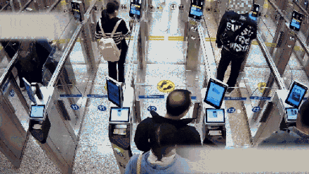 女子为到澳门参加掼蛋比赛无证闯关，和为其提供“掩护”的牌友双双被罚