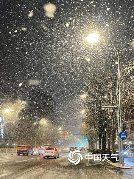 北京多地进入降雪主要时段 一组图看漫天雪花纷飞