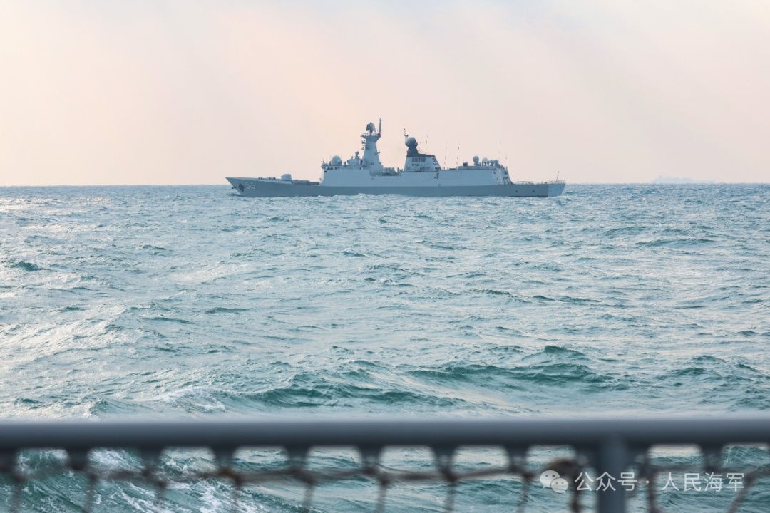 来！看舰艇编队亮“剑”