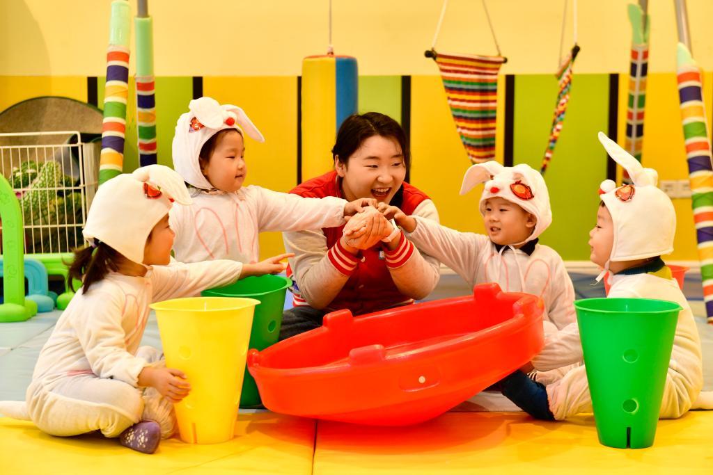 科学与健康丨全方位支持 降低生育养育教育成本